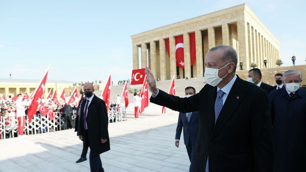 Эрдоган чтит Ататюрка от Ливии до Кавказа: Турция прорывается в великие державы