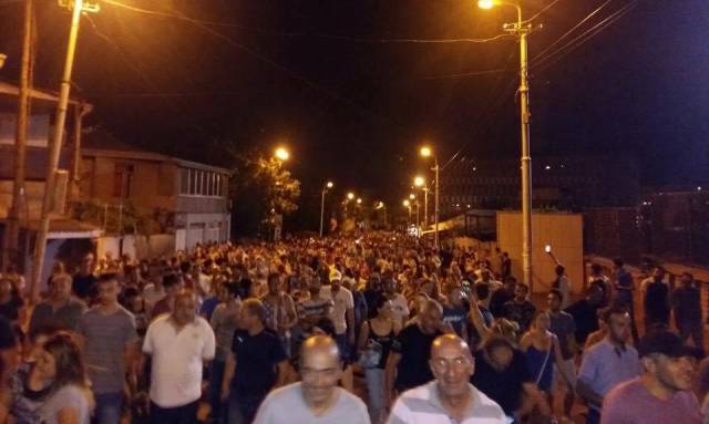 Акции протеста в Ереване становятся все более массовыми