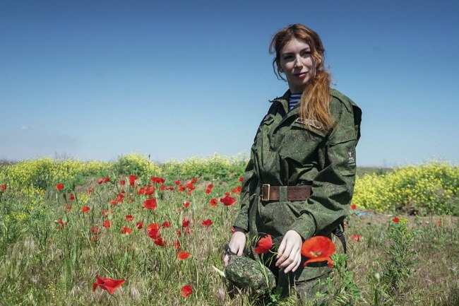 Катерина Катина на южном фронте близ Саханки, весна 2017 года © Кристина Мельникова/EADaily