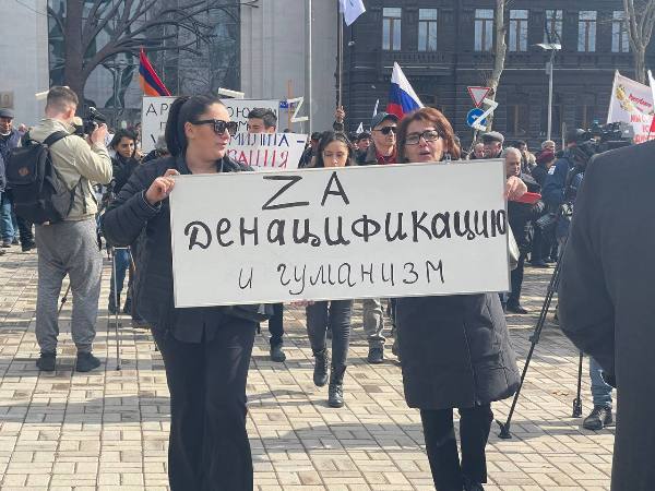 Армения поддержала Россию массовым митингом в Ереване: Были, есть и будем вместе