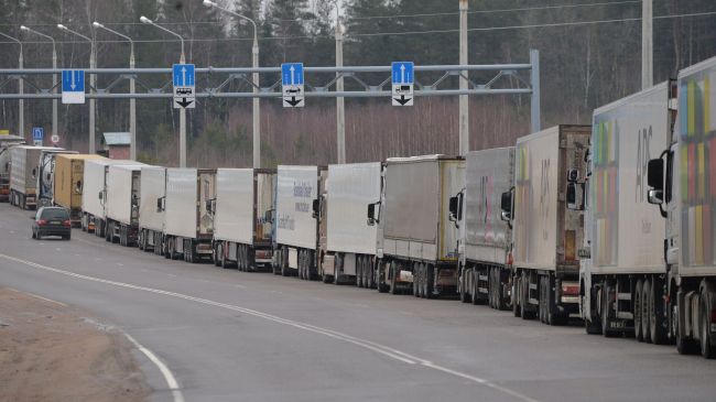 Литва намерена пропустить застрявшие на границе грузовики из России и Белоруссии